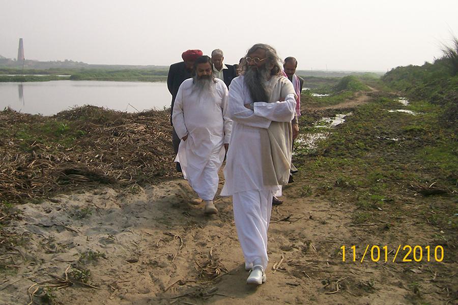 Brahmachari Girish Ji with Dr. Girish Momaya Ji looking land for a new branch. 11 January 2010